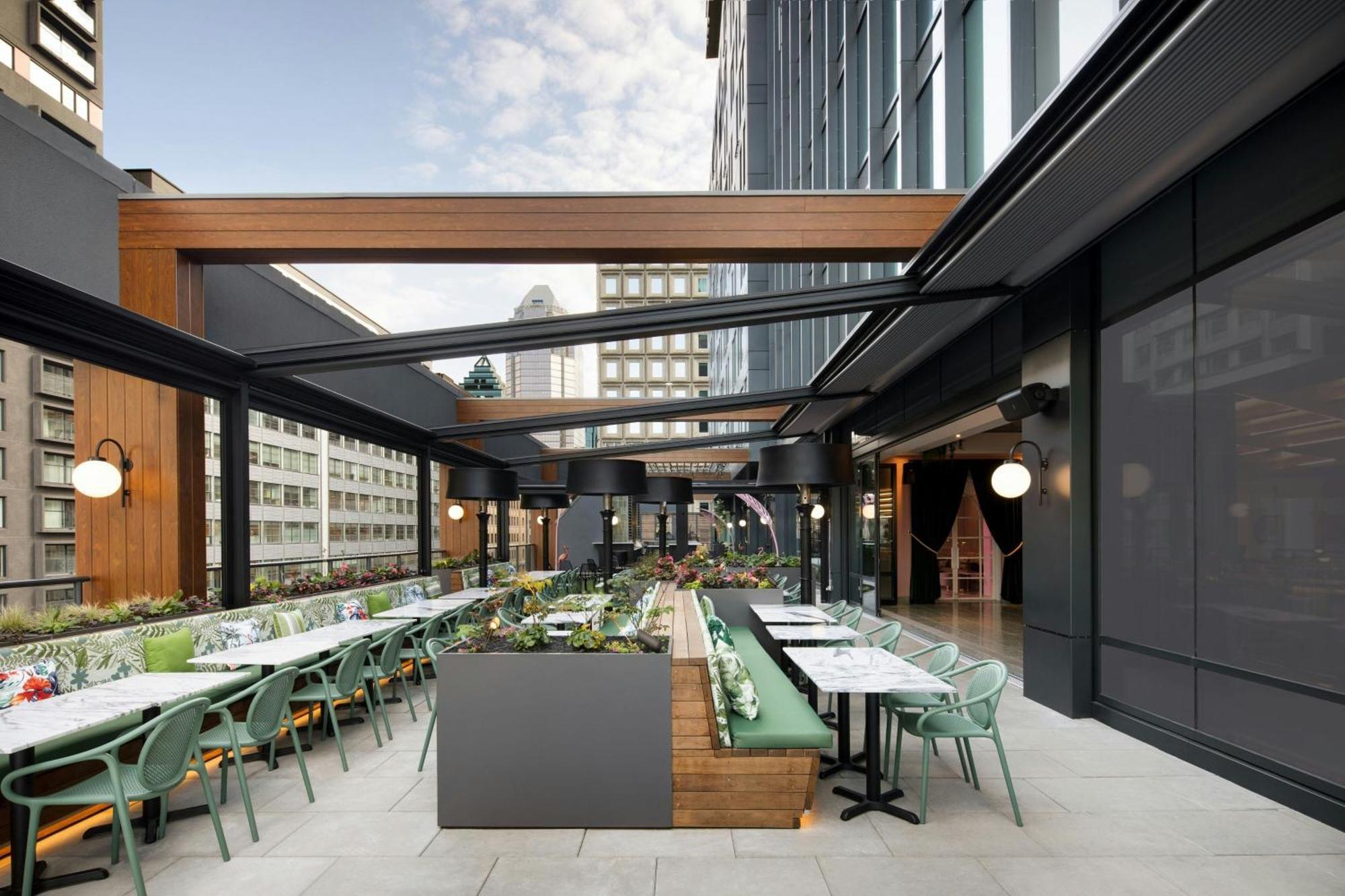 Honeyrose Hotel, Montreal, A Tribute Portfolio Hotel ภายนอก รูปภาพ The rooftop bar at The Standard London