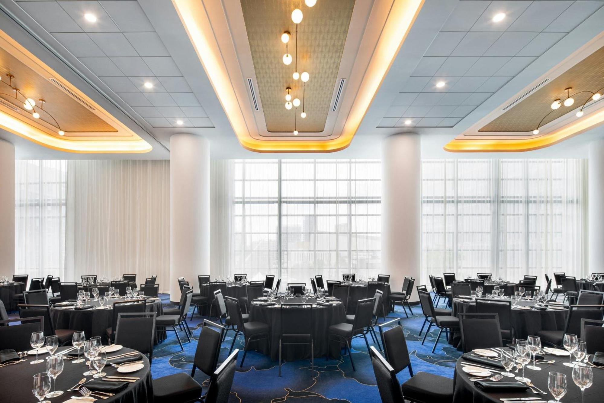 Honeyrose Hotel, Montreal, A Tribute Portfolio Hotel ภายนอก รูปภาพ The ballroom at the hotel