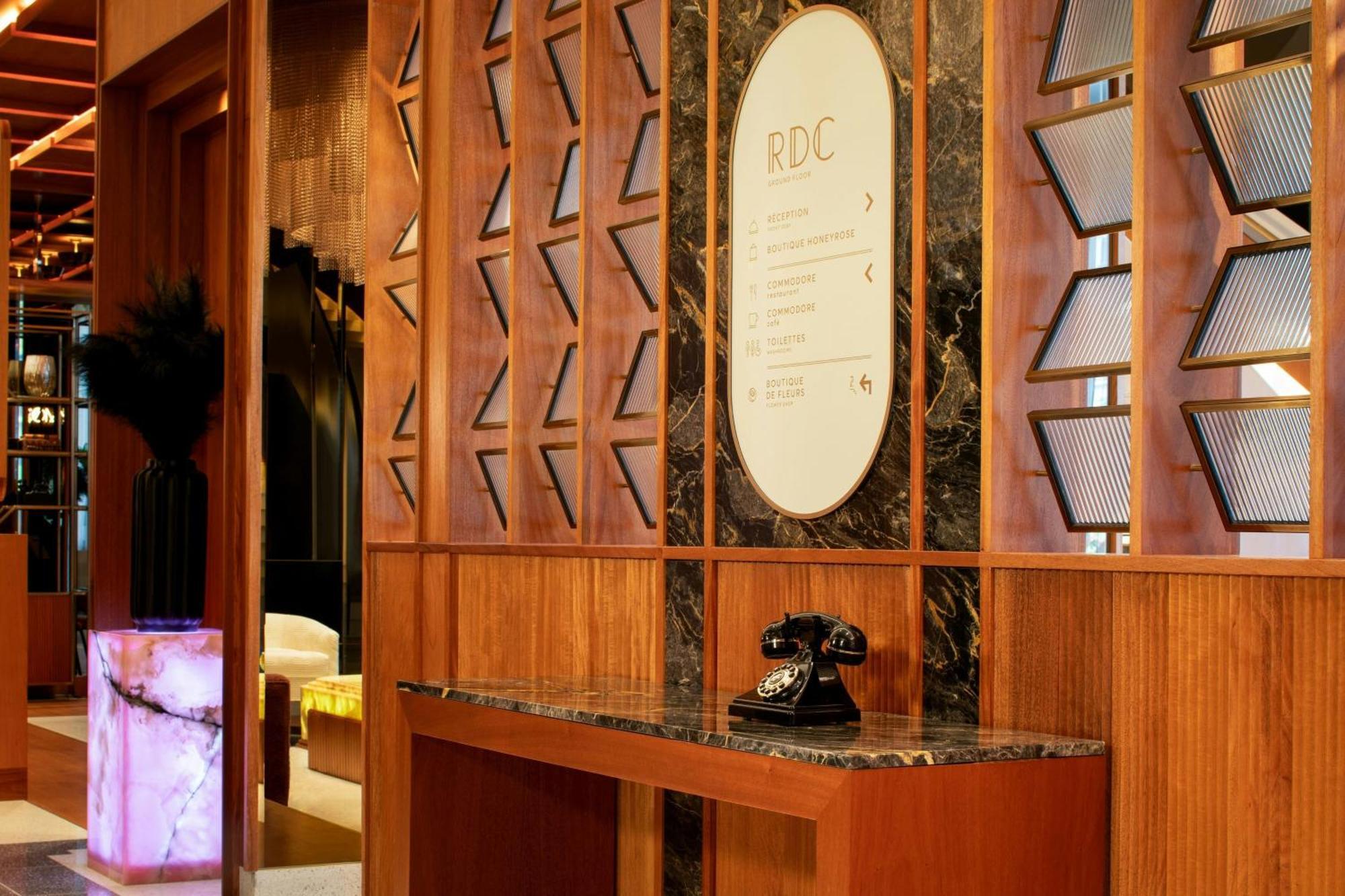 Honeyrose Hotel, Montreal, A Tribute Portfolio Hotel ภายนอก รูปภาพ The interior of the lobby