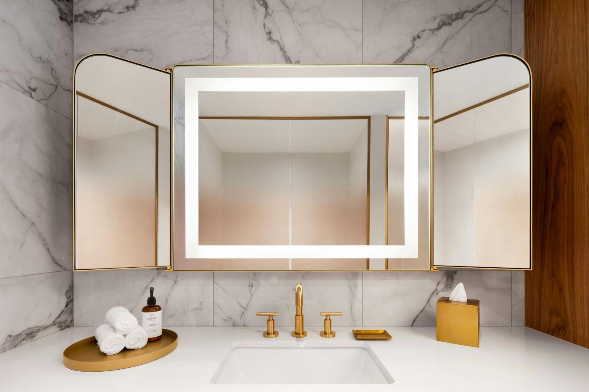 Honeyrose Hotel, Montreal, A Tribute Portfolio Hotel ภายนอก รูปภาพ Bathroom fixtures by Dornbracht